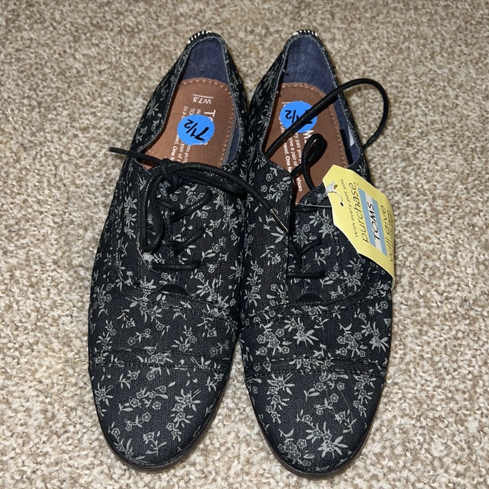 NWT Toms womens loafers